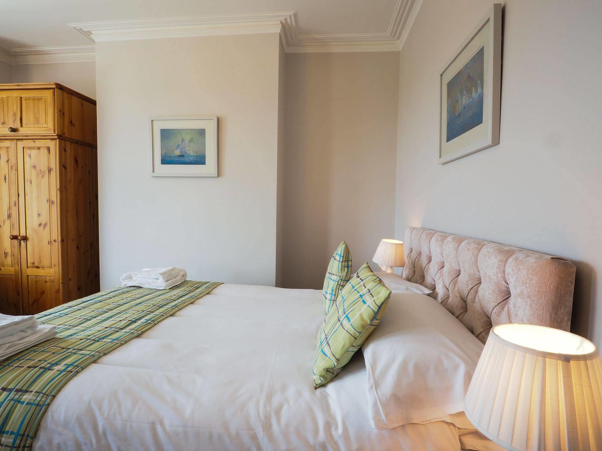 By The Sea Bed And Breakfast อีสต์บอร์น ภายนอก รูปภาพ