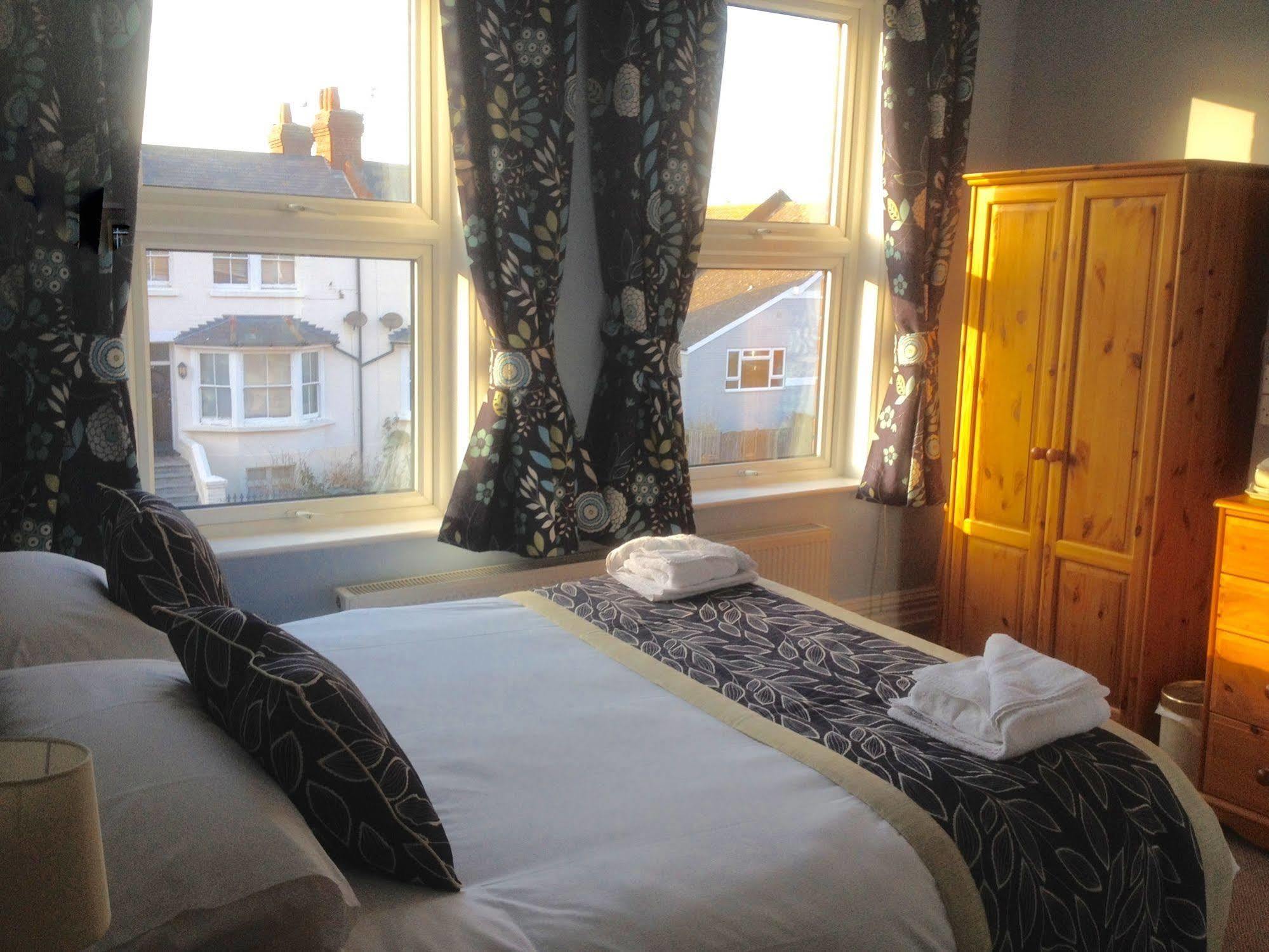 By The Sea Bed And Breakfast อีสต์บอร์น ภายนอก รูปภาพ
